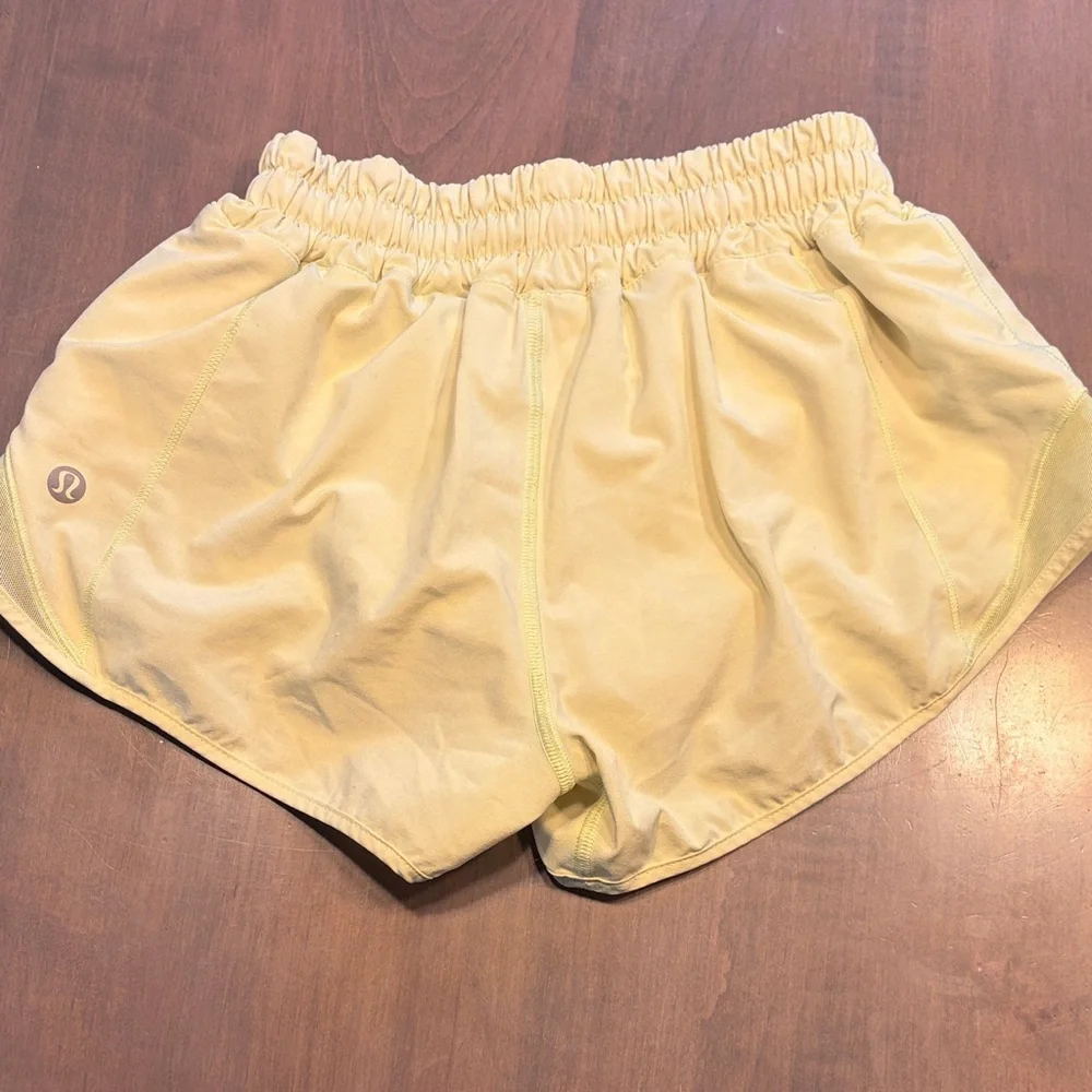 Lululemon Hotty Hot 2.5” Yellow Shorts - Picture 3 of 4